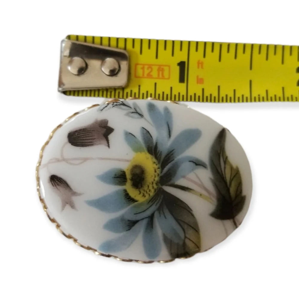 Vintage Mid Century Glass Cabachon Gold Tone Flower Brooch